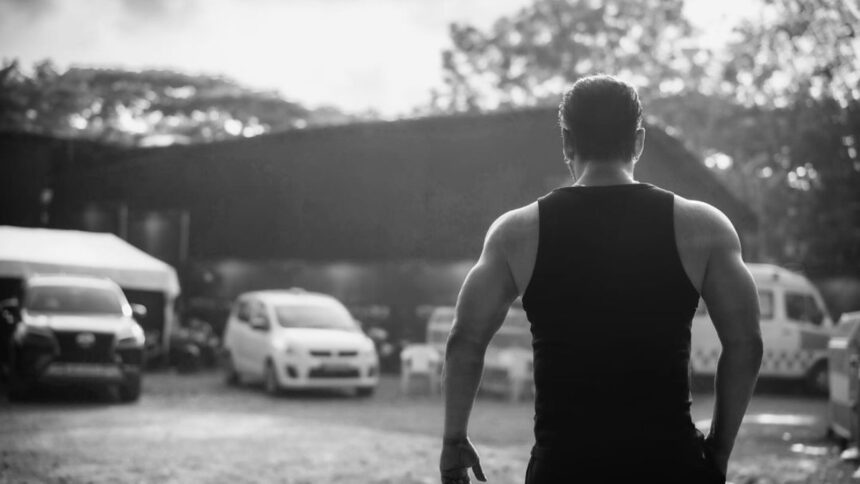 Salman Khan announces 'Kick 2' from 'Sikandar' set | See Post