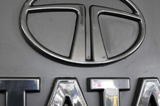Tata Motors Stocks & Share Price LIVE: Shares trade flat, approves raising ₹2,000 crore via NCDs