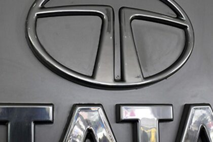 Tata Motors Stocks & Share Price LIVE: Shares trade flat, approves raising ₹2,000 crore via NCDs
