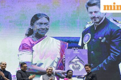 President Dorupadi Murmu presents the National Award for Best Actor in a Leading Role for the film ‘Jawan’ to Shah Rukh Khan during the 71st National Film Awards 2023, at Vigyan Bhawan in New Delhi on Tuesday.