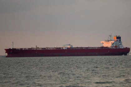 Crude oil futures fall even as US inventories decline