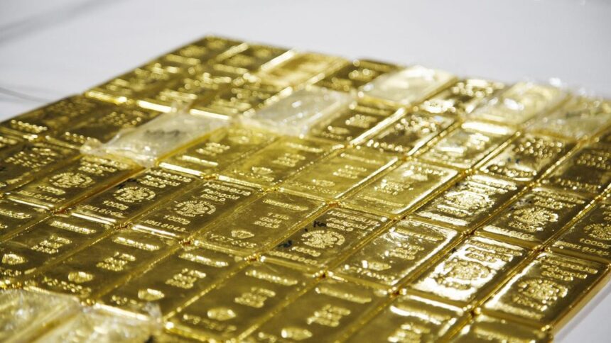Gold soars past ₹1.18 lakh/10g as rupee hits record low, global jitters fuel demand