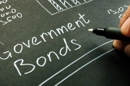 India's borrowing revamp shrinks 10-year, long bond yield spread