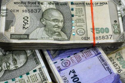 Rupee snaps four-day rally, bond yields rise