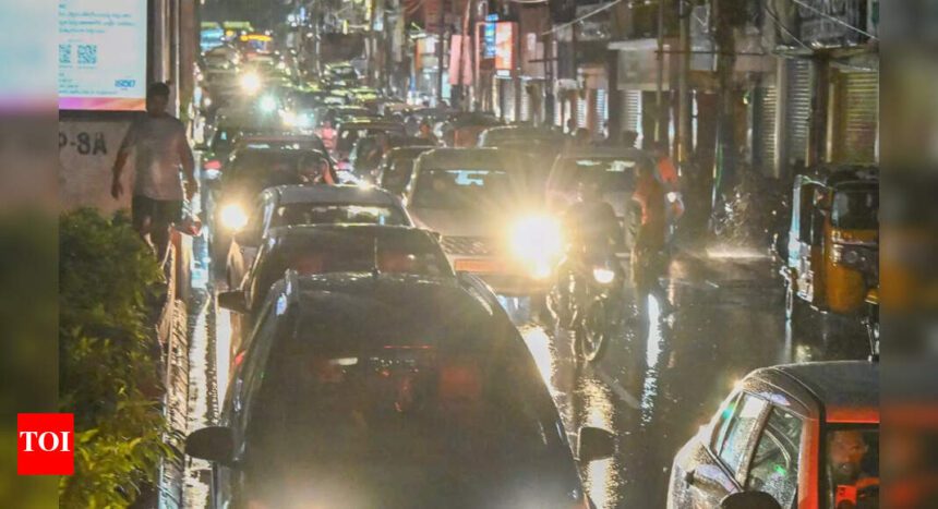 Srinagar-Jammu NH-44 opens for traffic after 20 days