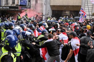 Starmer says UK will ‘never surrender’ flag to far-right protesters