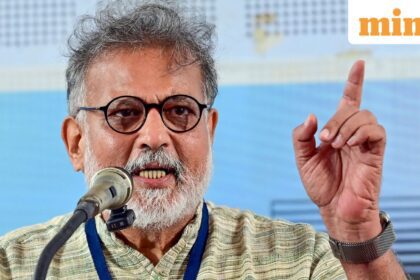 Thiruvananthapuram: Tushar Gandhi, the great-grandson of Mahatma Gandhi, speaks at a national seminar organised by the Kerala Sasthra Sahithya Parishad (KSSP), in Thiruvananthapuram, Saturday, Aug. 16, 2025.
