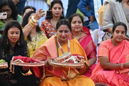 New Delhi, India 10-10-2025 : Delhi Chief Minister Rekha Gupta with other married women celebrate Karwa Chauth at CM residence in New Delhi, India on Friday 10 October 2025. (Photo by Ishant Chauhan/Hindustan Times)