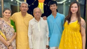 Anaya and father Sanjay Bangar share frame for first time since her transformation, pic goes viral