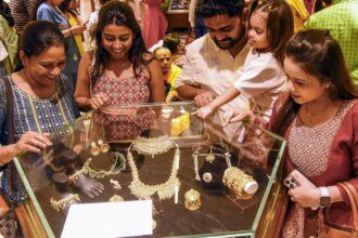 Gold, silver jewellery sales to hit ₹1.35 lakh crore in Dhanteras-Diwali period