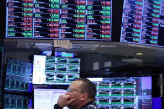 Global stocks decline as tech sell-off follows lackluster Wall Street session