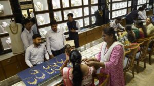 In Dhanteras rush, gold glitters despite high prices