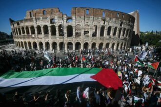 Hundreds of thousands turn out at pro-Palestine marches across Europe