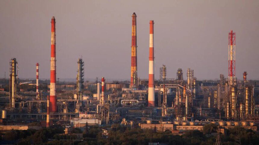 Oil set for big weekly advance as Russia sanctions upend market