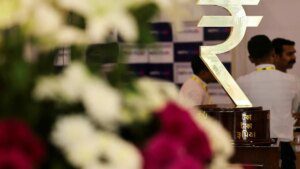 RBI Dy Guv rules out ‘weak rupee’ as policy tool