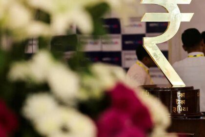 RBI Dy Guv rules out ‘weak rupee’ as policy tool