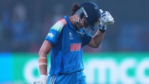 Smriti Mandhana in disbelief, keep saying 'bat nahi laga' after Alyssa Healy's lucky DRS call: Watch