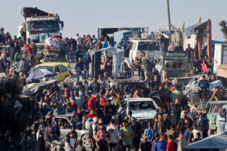 Tens of thousands return to shattered Gaza homes after ceasefire