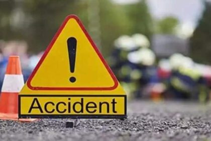 18-wheel truck kills 3 on bike in Punjab