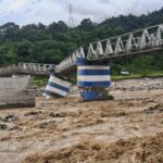 Hills in chaos: 20 killed as landslides hit Bengal's Mirik and Darjeeling; hundreds of tourists stranded - 10 points