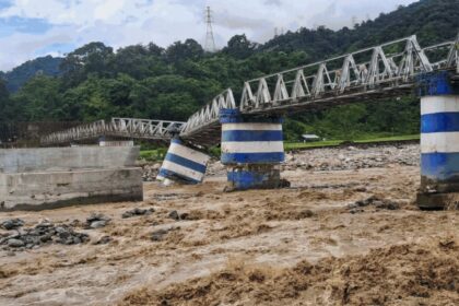 Hills in chaos: 20 killed as landslides hit Bengal's Mirik and Darjeeling; hundreds of tourists stranded - 10 points