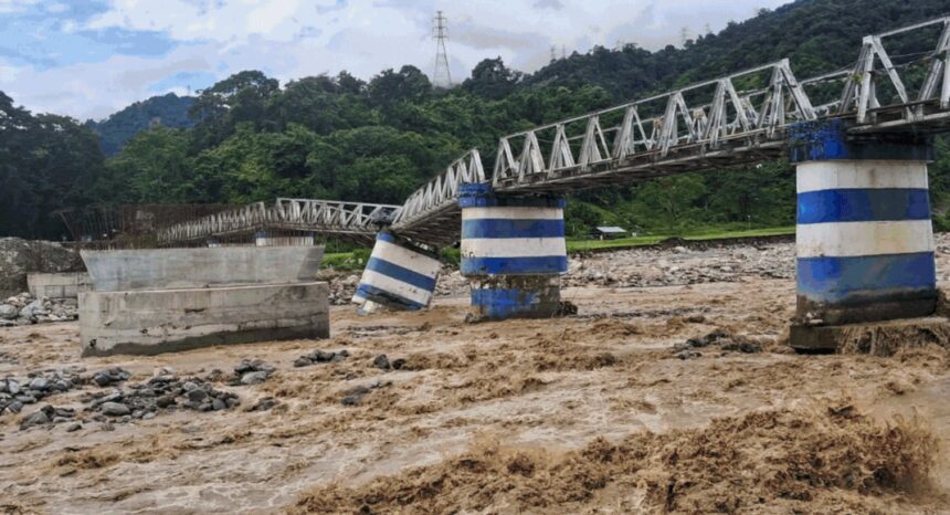 Hills in chaos: 20 killed as landslides hit Bengal's Mirik and Darjeeling; hundreds of tourists stranded - 10 points