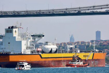 Crude oil futures rise as US product inventories decline