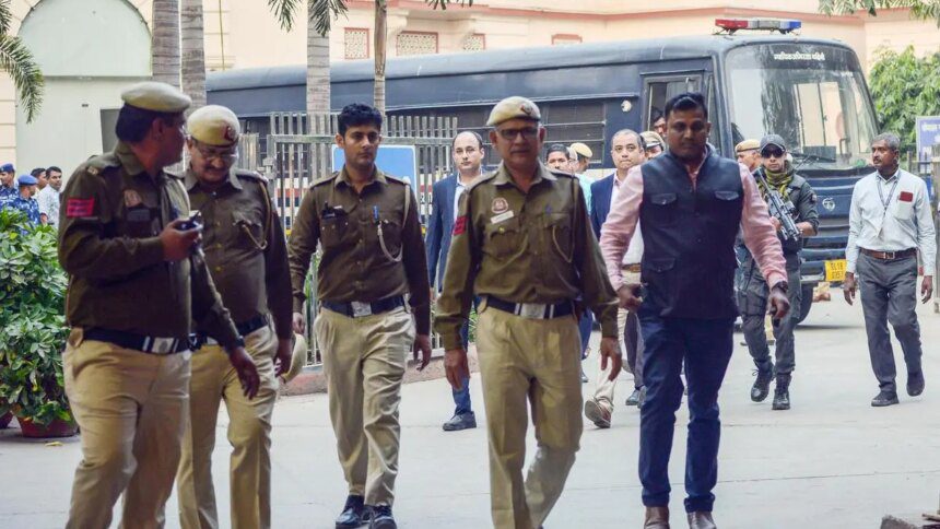 Delhi Police busts ₹1.6-crore stock market fraud; 3 held for running fake investment firms