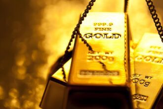 Gold steadies as traders assess outlook for US interest rates
