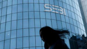 HLC submits report on conflict of interest and disclosure norms for SEBI officials
