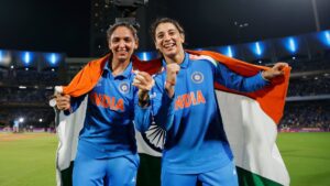 Harmanpreet Kaur, Smriti Mandhana break down in tears after India's World Cup triumph | WATCH