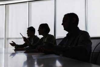 How governance can serve as fire alarm