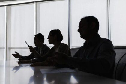 How governance can serve as fire alarm