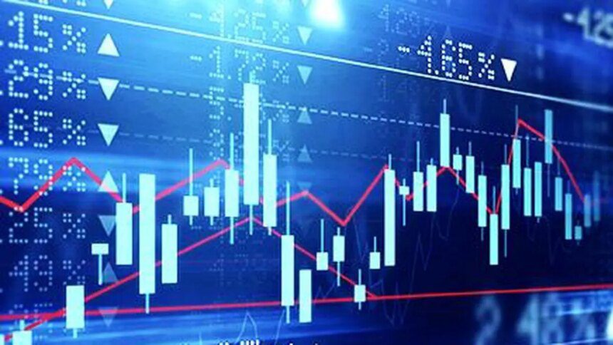 IT stocks lift Sensex, Nifty in choppy mid-day trade