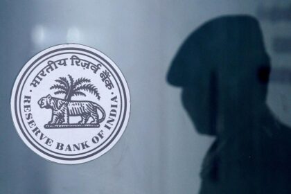 RBI boosts dollar shorts to rein in rupee slide