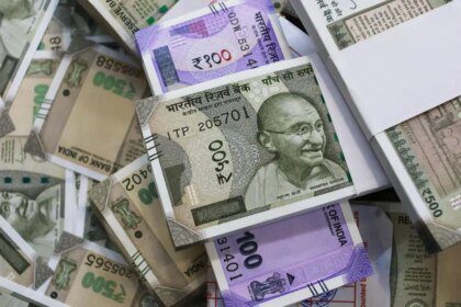 Rupee breaches the 89 per USD mark, sinks to an all time low