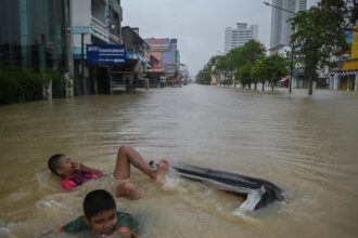 Floods kill dozens, displace thousands in southern Thailand