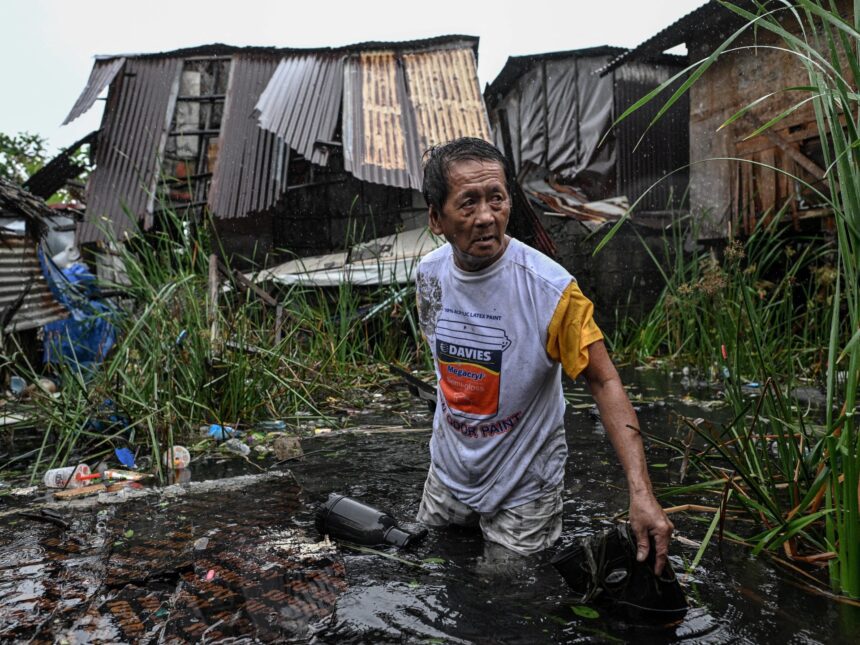 Typhoon Fung-wong kills at least 4 as it devastates the Philippines
