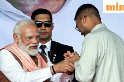 Patna, Nov 20 (ANI): Newly sworn-in Bihar Minister Deepak Prakash greets Prime Minister Narendra Modi during the swearing-in ceremony, in Patna on Thursday. (ANI Photo)
