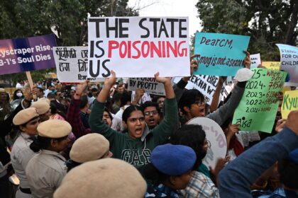 ‘I just want to breathe’: Protests over pollution in New Delhi