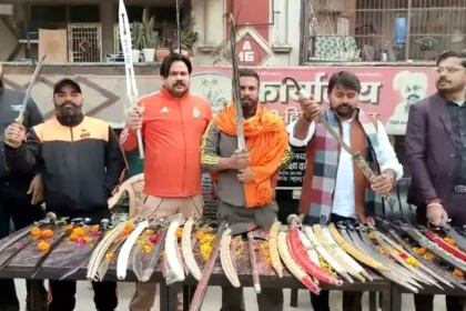 Hindutva men arrested in Ghaziabad for distributing swords, FIR names 41