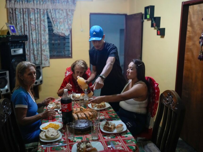 Photos: A Venezuelan family Christmas – from the US dream to poverty