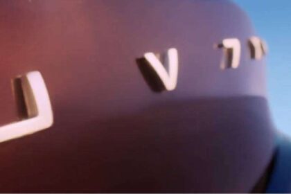 Mahindra XUV700 facelift (XUV 7XO) teased: New interior, updated features confirmed