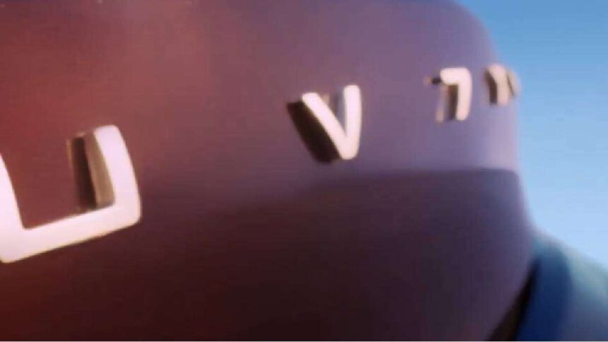 Mahindra XUV700 facelift (XUV 7XO) teased: New interior, updated features confirmed