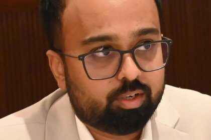 Infosys promoter Shreyas Shibulal sells nearly 20 lakh shares for ₹317 crore