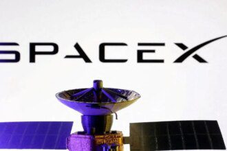 SpaceX to offer insider shares at record-setting valuation