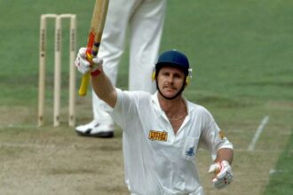 Robin Smith, former England cricketer, dies aged 62; teammate breaks into tears