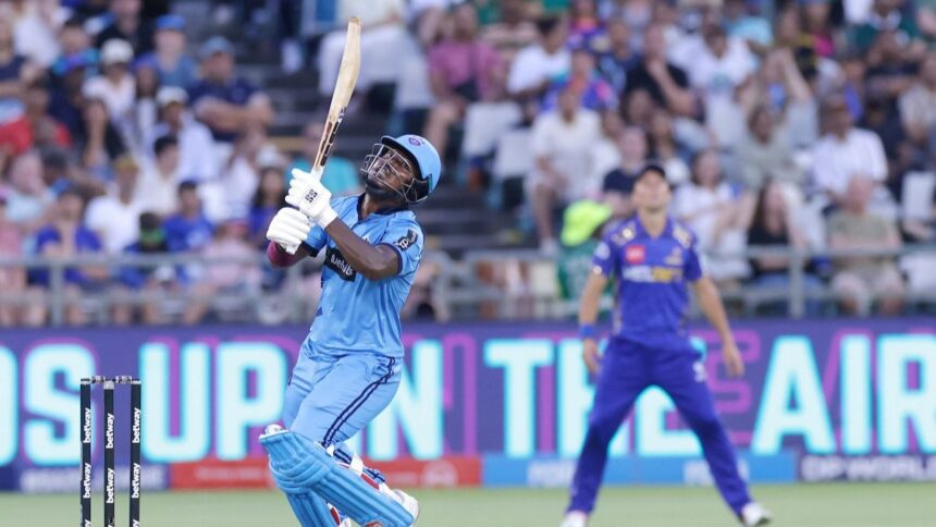 Dewald Brevis and Sherfane Rutherford combine to smash 6 consecutive sixes in SA20