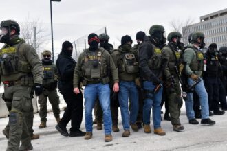 ICE Pretends It’s a Military Force. Its Tactics Would Get Real Soldiers Killed