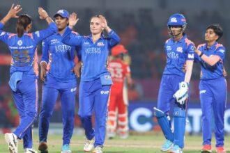 How can Mumbai Indians still qualify for WPL 2026 playoffs after defeat to Gujarat Giants?